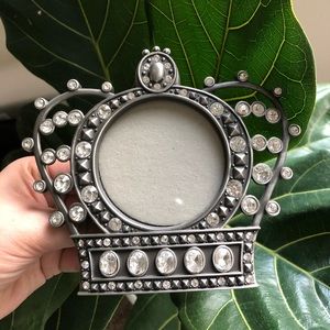 Crown picture frame